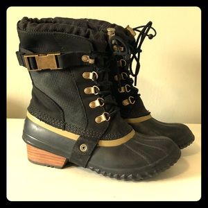 Sorel Conquest Carly Short Boots